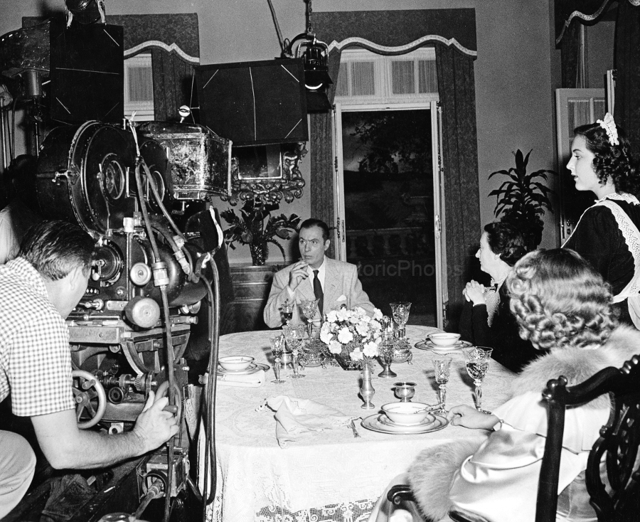 Charles Boyer 1947  WM.jpg